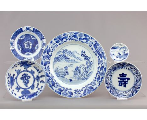 A Chinese blue and white porcelain landscape dish, 3 smaller plates and a saucer, Kangxi, ca. 1700 Dia.: 28,5 cm Condition re