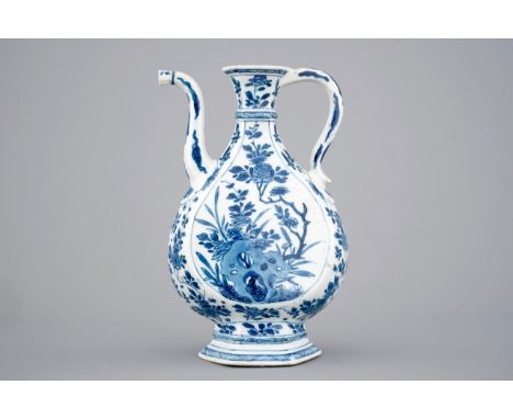 A Chinese porcelain blue and white ewer for the Islamic market, Kangxi, ca. 1700 H: 28 cm Condition reports and high resoluti