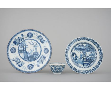 A set of Chinese porcelain blue and white Kangxi wares: a bowl and 2 plates, ca. 1700 Dia.: 28,5 cm (the large plate) H: 6 cm