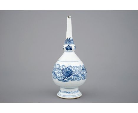 A blue and white water sprinkler, Kangxi, ca. 1700 H: 19 cm Condition reports and high resolution pictures are available on o