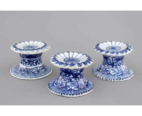 Three Chinese porcelain blue and white salts, Kangxi, ca. 1700 H.: 5,2 cm Condition reports and high resolution pictures are 