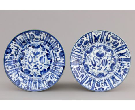 A pair of Chinese blue and white Kraak style pomegranate plates, Kangxi, ca. 1700 Dia.: 16,2 cm      Provenance:  - Edbert An