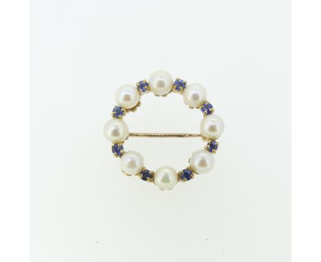 A 9ct sapphire and cultured pearl open wreath Brooch,&nbsp;2.5cm diameter, approx total weight 5.2g. 