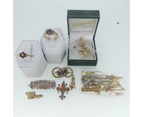 A pair of 9ct gold knot Earrings, together with a quantity of 9ct gold ear studs, 5.2g, a damaged 22ct gold band 1.4g, a cora