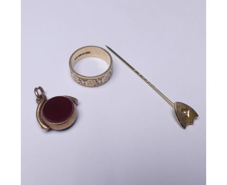 A 9ct yellow gold Band, with foliate decoration, Size O½, together with a 9ct stickpin with cultured pearl finial and a small