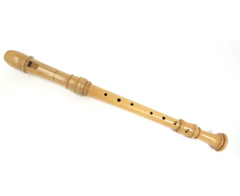 A Mollenhauer Baroque tenor recorder in wood 