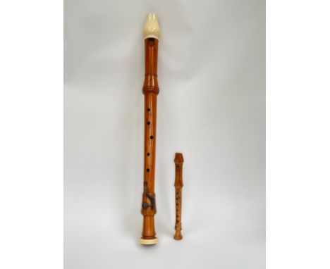 A Kung Baroque sopranino recorder in olive wood and a Kung Baroque tenor recorder in olive wood (2)Ivory submission no. VG2WA