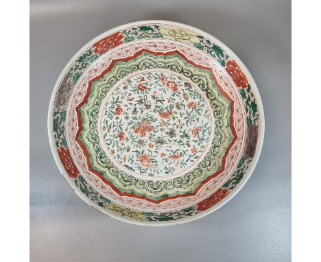 17th/18th century Chinese porcelain Wucai design Famille Verte polychrome decorated porcelain dish, overall with central rond