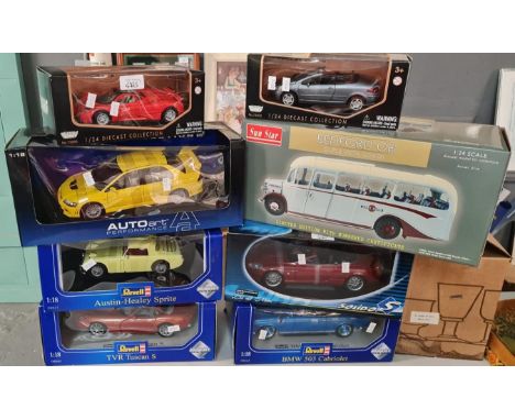 Collection of diecast model vehicles in original boxes to include: 124th Motormax (2), Ravell 1:18 scale Austin Healey Sprite