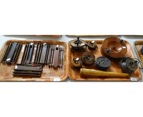 Collection of assorted wooden handline winders with vintage floats etc.  together with a tray of mainly wooden centre pin sea