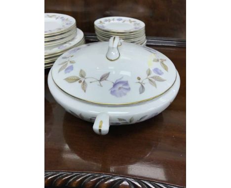 MODERN ROYAL WORCESTER DINNER SERVICE 