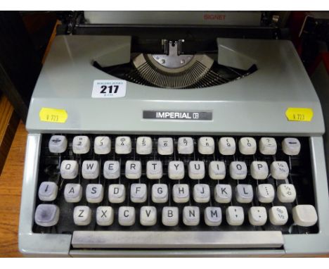 Cased Imperial Signet typewriter