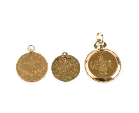 A Turkey/Ottoman Empire gold coin, loose mounted to a ropetwist edged pendant frame stamped '750', a Turkey/Ottoman Empire go