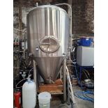 2000 Litre Stainless Steel Fermentation Vessel with 60 Degree Cone and Top and Bottom Cooling