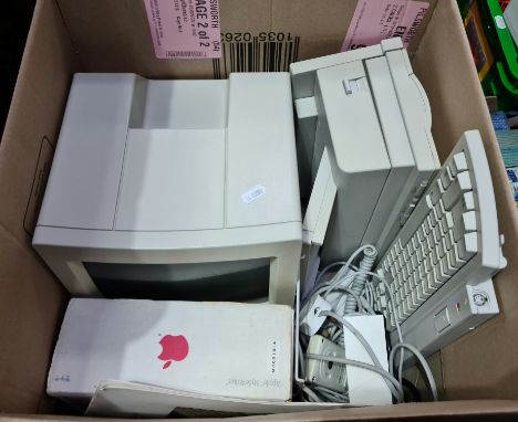 A vintage 1991 Macintosh Classic DII, model number MO420, serial number : CK1128EJD11 with accessories.  