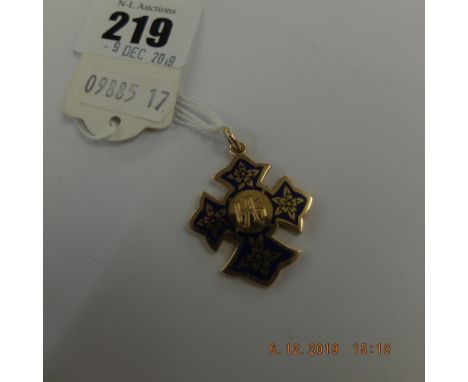 An 18ct gold and enamel cross pendant weight 11 grams