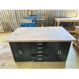 Lot of 12 pieces contains: 2 Work tables in wood of different sizes with MAKITA brand router (inclu