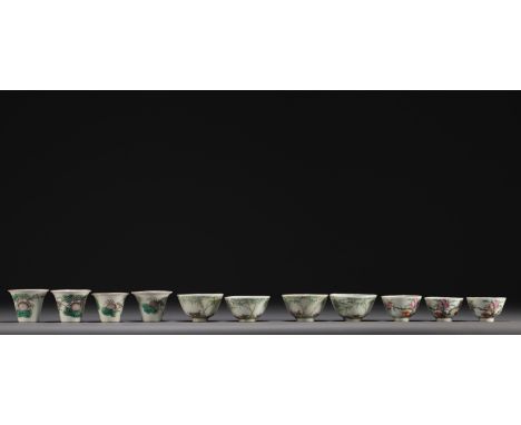 China - Set of eleven bowls of different sizes in famille rose porcelain, 19th century. - Weight: 195 g - Shipping available 