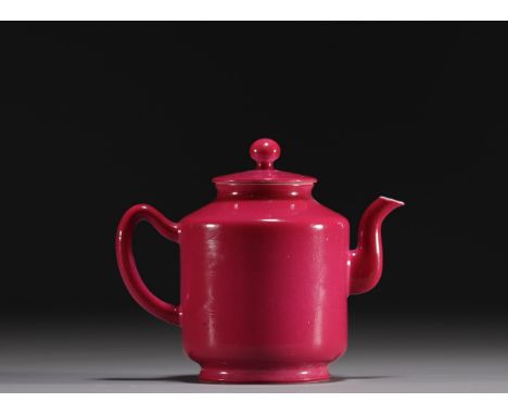 China - Monochrome ruby porcelain teapot, 19th century. - Weight: 280 g - Shipping available - Region: Chine - Sizes: H 125MM