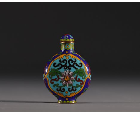 China - Cloisonne enamel snuffbox with floral decoration. - Weight: 48 g - Shipping available - Region: Chine - Sizes: H 73MM