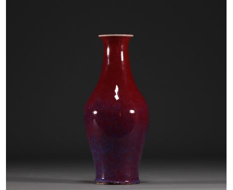 China - Flamed oxblood porcelain vase. - Weight: 850 g - Shipping available - Region: Chine - Sizes: H 240MM X D 110MM - At f