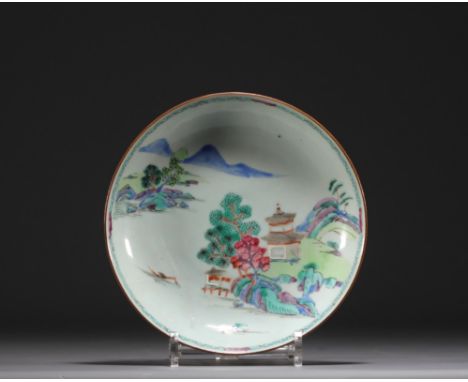 China - Famille rose porcelain plate with landscape design. - Weight: 370 g - Shipping available - Region: Chine - Sizes:  H 