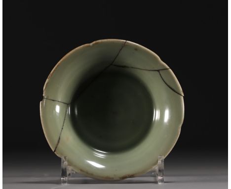China - Celadon rimmed plate, Song period. - Weight: 340 g - Shipping available - Region: Chine - Sizes: H 45MM X D155MM  - A