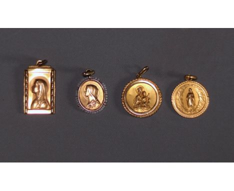 Set of four religious medals in yellow gold (2x18k and 2x9k) weighing 4.8gr. - Weight: 5 g - Shipping available - Sizes: MESU