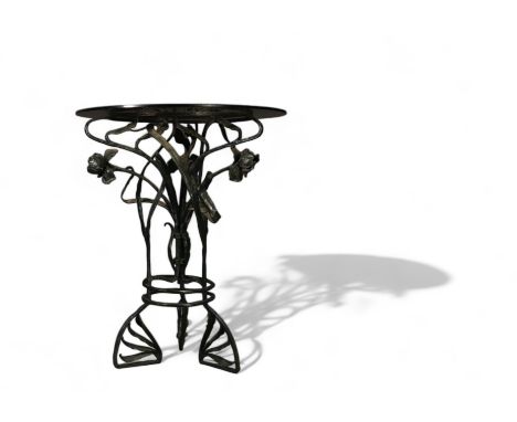 Glass table with floral wrought iron base, Art Nouveau period. - Weight: 25.00 kg - Shipping unavailable - Sizes: H 850MM X D