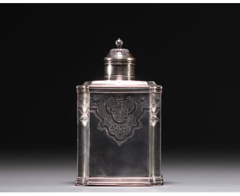 Silver tea caddy, French hallmark of imported work, base slightly unsoldered. - Weight: 250 g - Shipping available - Sizes: H