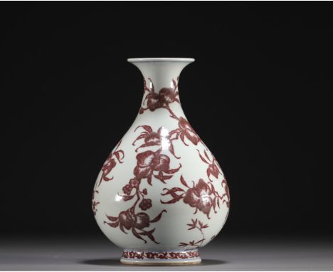 China - Porcelain vase decorated with iron-red peaches, Qing period. - Weight: 1.45 kg - Shipping available - Region: Chine -