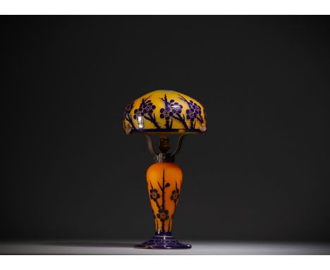 Le Verre Francais - Table lamp in acid-etched multi-layered glass decorated with blue hawthorns on an orange background, Art 