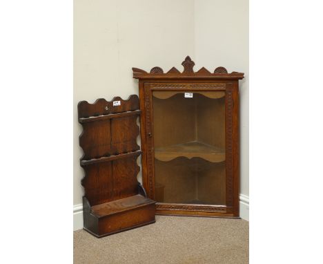 Edwardian oak wall hanging corner cabinet and an oak pipe/spoon rack (2)   Condition Report   Click here for further images, 
