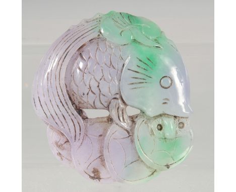 A CARVED JADE FISH PAPERWEIGHT. 3ins