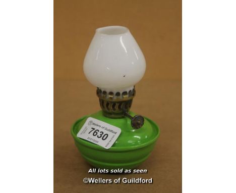 *VINTAGE PIXIE/KELLY OIL LAMP (LOT SUBJECT TO VAT) [LQD114]