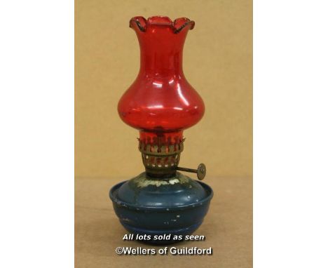 *VINTAGE KELLY NIGHT LIGHT OIL LAMP- MINATURE  (LOT SUBJECT TO VAT) [LQD114]