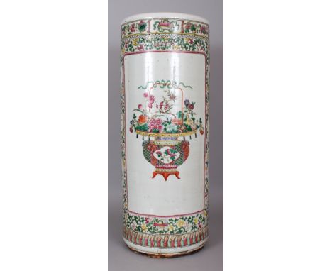 A LARGE LATE 19TH/EARLY 20TH CENTURY CHINESE FAMILLE ROSE PORCELAIN STICK STAND, painted with panels of baskets of flowers, t