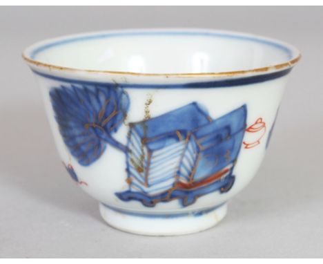 A CHINESE KANGXI PERIOD BLUE & WHITE PORCELAIN TEABOWL, some details in iron-red, 2.3in diameter & 1.5in high.