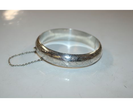 A vintage Sterling silver bangle, approx. 21gms 
