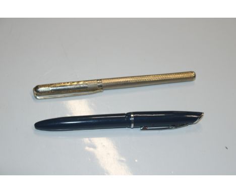 A box of various items including cigarette dispenser in the form of a vintage motor car AF; two hip flasks; AA badge; miniatu