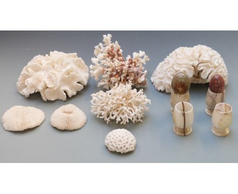 Seven pieces of coral, four agate cups and two agate eggs