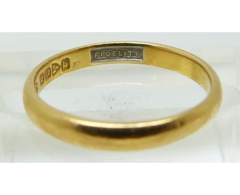 A 22ct gold wedding band/ ring stamped Fidelity to inner band, 2g (size H)