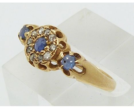 Edwardian hallmarked 18ct gold ring set with sapphires and diamonds, Chester 1909