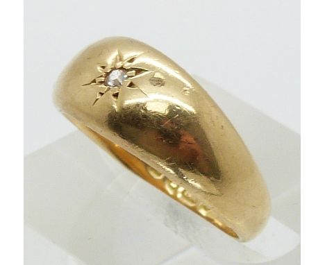 An 18ct gold ring set with a diamond in a star setting, 6.3g (size N)