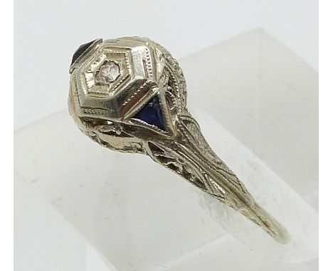 Art Deco 18ct white gold ring set with a diamond and two sapphires (size K)