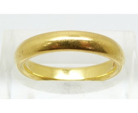 A 22ct gold wedding band, 5.5g (size K)