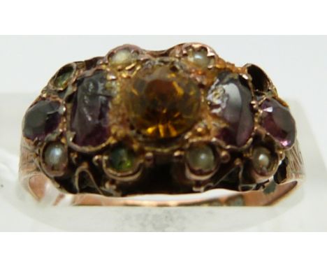 A 9ct gold ring set with garnets,1.9g (size M)&nbsp;