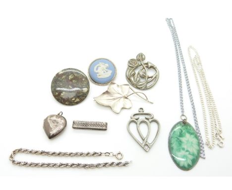 A silver Wedgwood brooch, silver ivy brooch, agate brooch, silver heart locket, enamel pendant, silver bracelet and necklace 