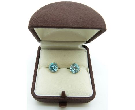 A pair of 9ct gold earrings set with a zircon to each, 2.2g