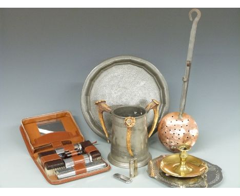 Quantity metalware including large horn mounted pewter tyg mug, hammered pewter tray, travelling set, copper chestnut roaster